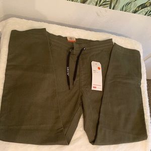 Levi’s Strauss Taler Pull-on Tapper Pants. Insulated warm Hunter green XS